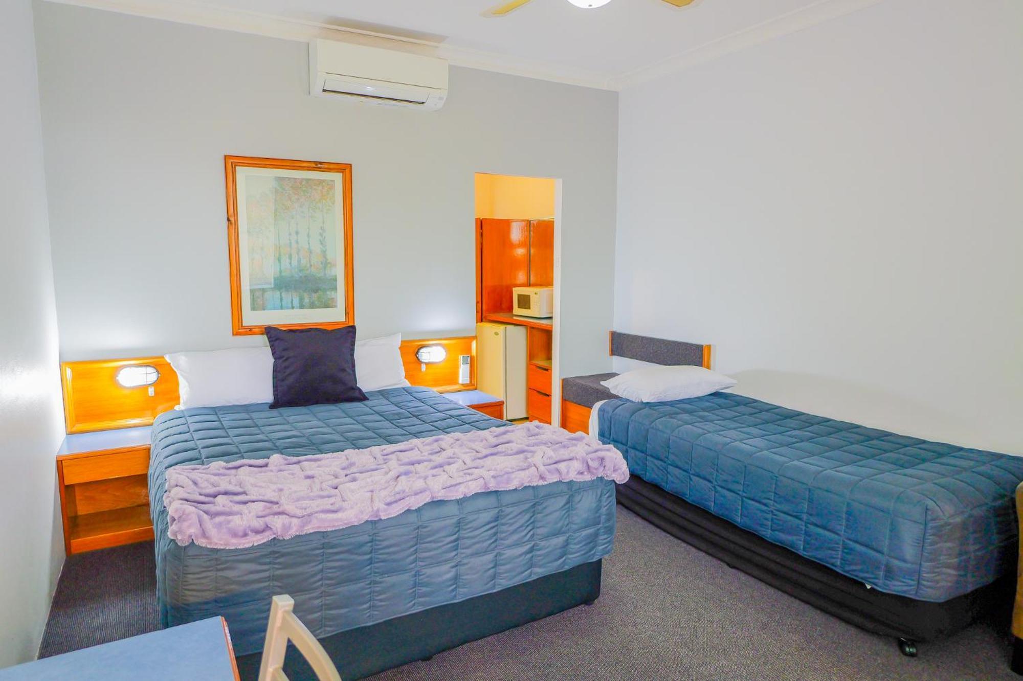 ארמידייל Abbotsleigh Motor Inn מראה חיצוני תמונה